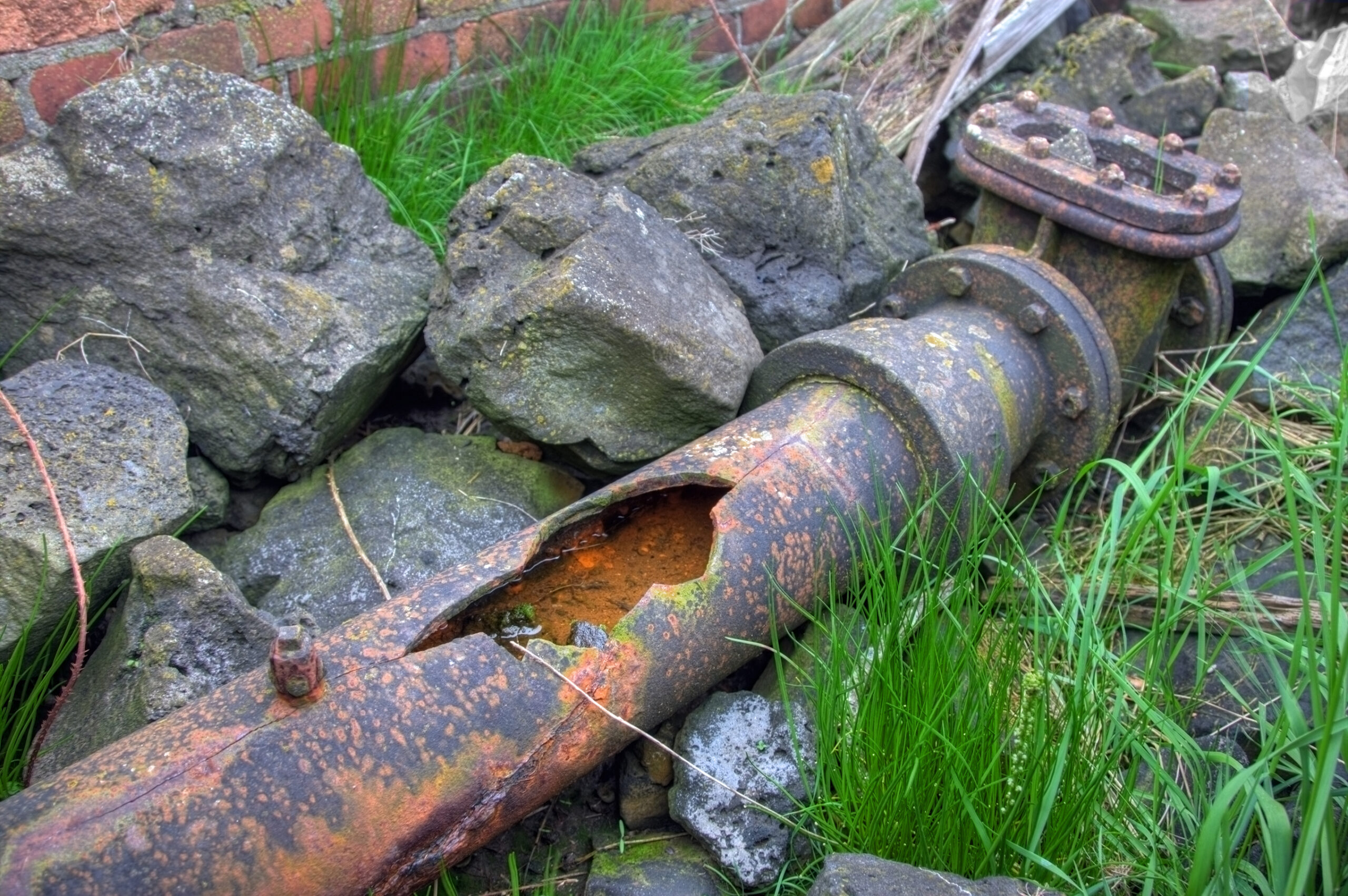 Common Causes of Cracked Pipes